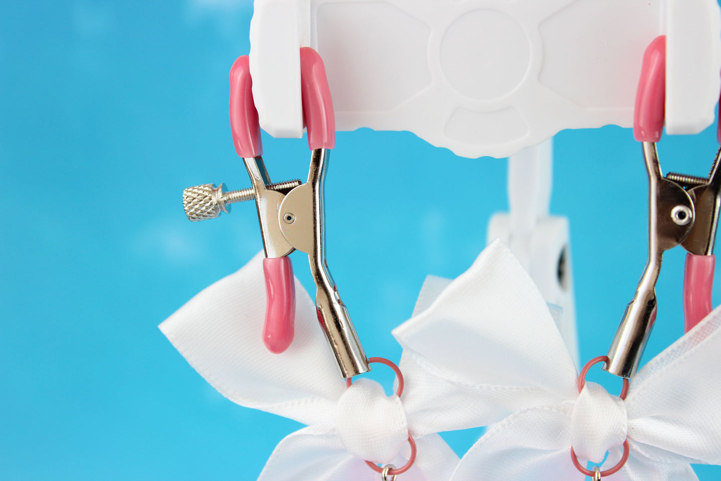 Close up of screw clamp with pink PVC grip caps