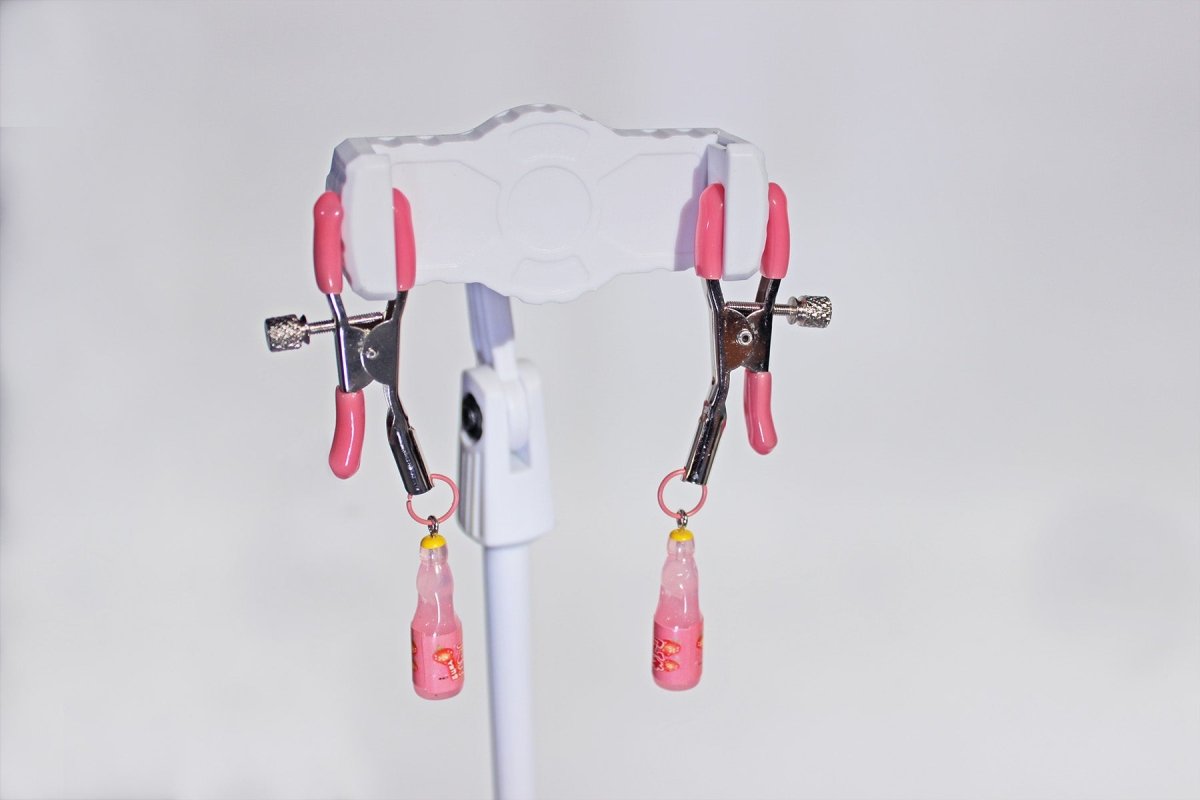 Strawberry Soda Screw Clamps – Cute Cruelty